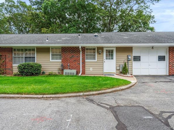 48 Trent Court B, Ridge NY 11961