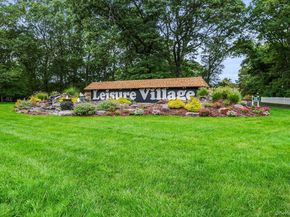 48 Trent Court B, Ridge NY 11961