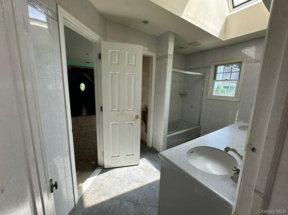21B Hart Place, Dix Hills NY 11746