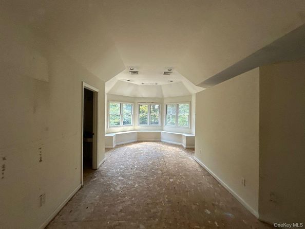 21B Hart Place, Dix Hills NY 11746