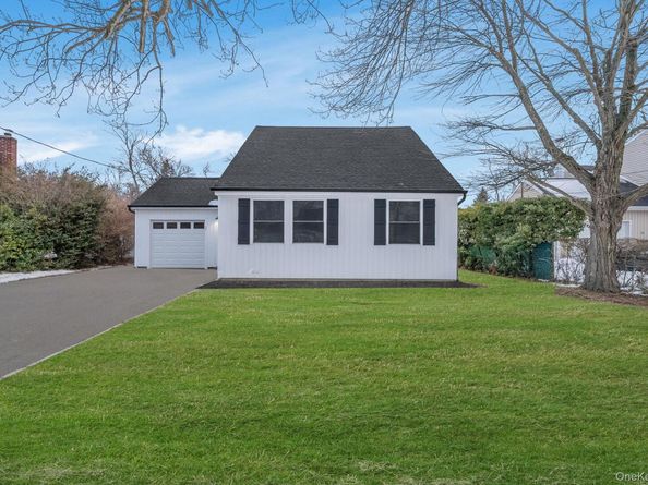 41 Nancy Place, Massapequa NY 11758
