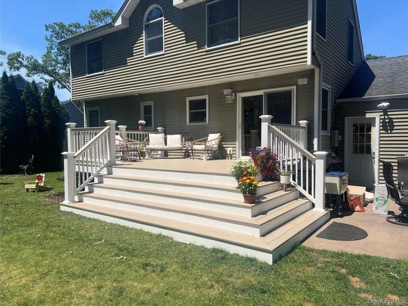 6 Robinson Street, Shoreham NY 11786