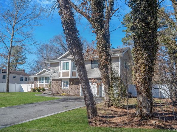 17 Rolling Hills Drive, Ridge NY 11961