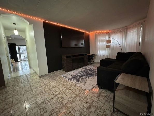 60-59 69th Street, Maspeth NY 11378