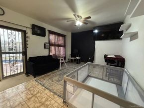 60-59 69th Street, Maspeth NY 11378