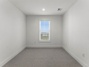 237 Marina Pointe Drive 237, East Rockaway NY 11518