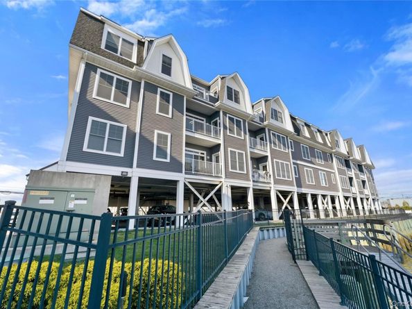 237 Marina Pointe Drive 237, East Rockaway NY 11518
