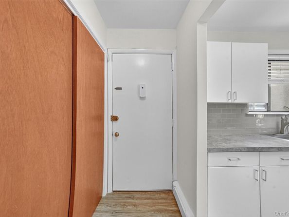 1 Granada Crescent 6, White Plains NY 10603