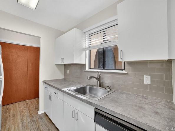 1 Granada Crescent 6, White Plains NY 10603