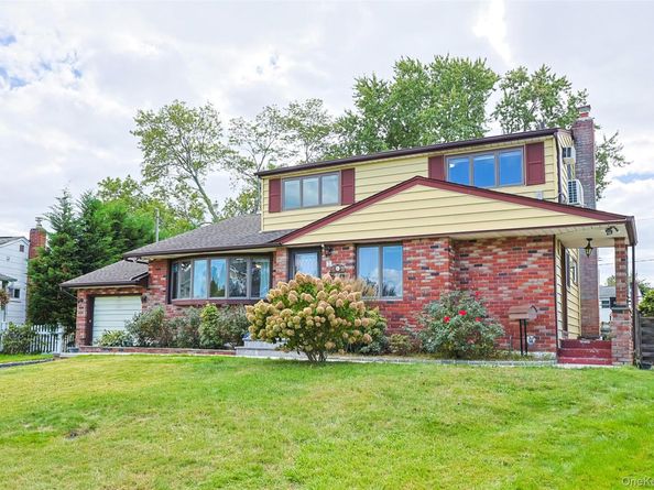 15 Alexander Drive, Syosset NY 11791