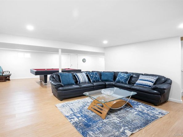 15 Alexander Drive, Syosset NY 11791