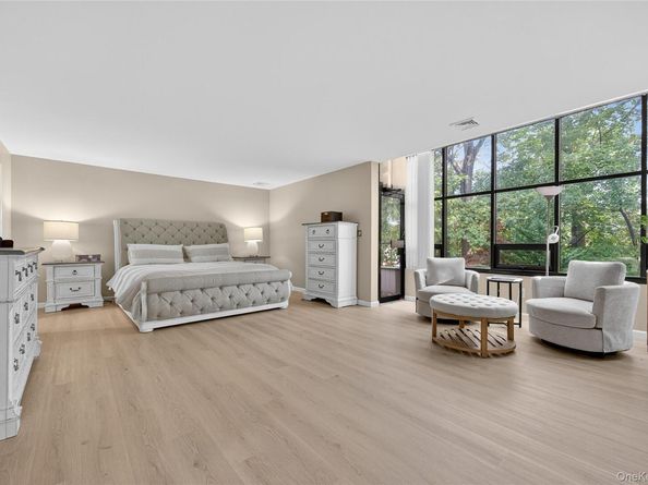 11 Willada Lane, Glen Cove NY 11542
