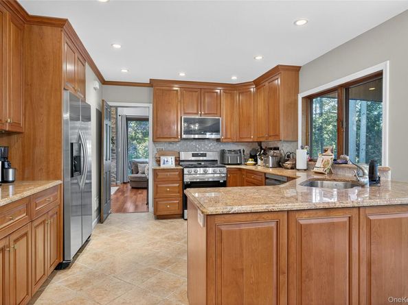 11 Willada Lane, Glen Cove NY 11542