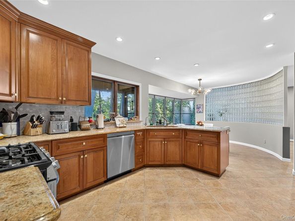 11 Willada Lane, Glen Cove NY 11542