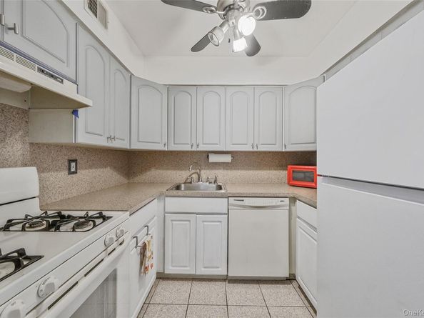 136 Bailey Court 136, Middle Island NY 11953