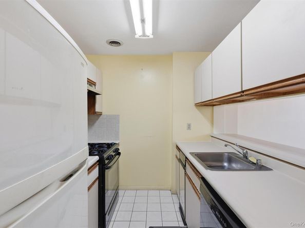 230 Fleet Court 16230, Bronx NY 10473