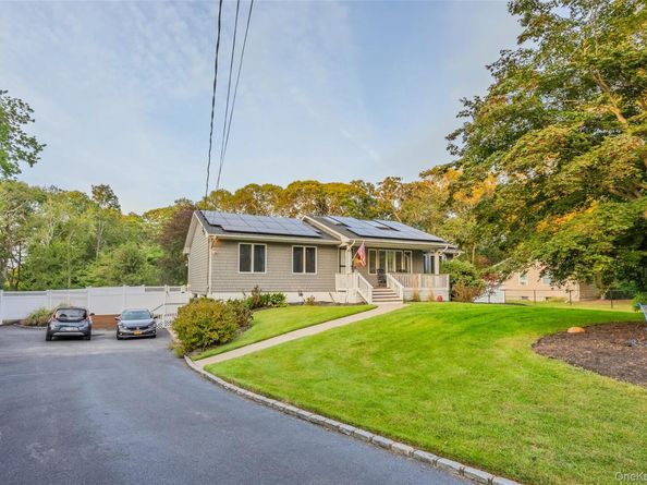 7 Cohrs Court, Moriches NY 11955