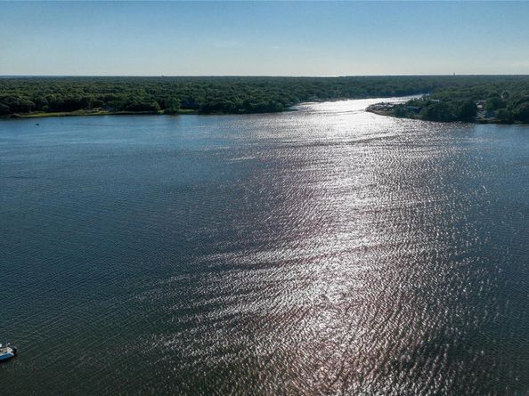7 Cohrs Court, Moriches NY 11955