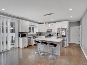 10 Fuschetto Court, Farmingdale NY 11735