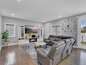 10 Fuschetto Court, Farmingdale NY 11735