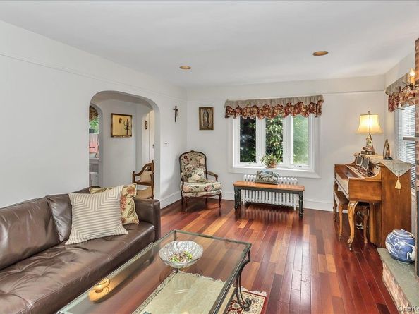 21 Hayden Avenue, Great Neck NY 11024