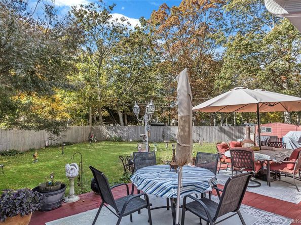 28 Roberts Road W, Shirley NY 11967