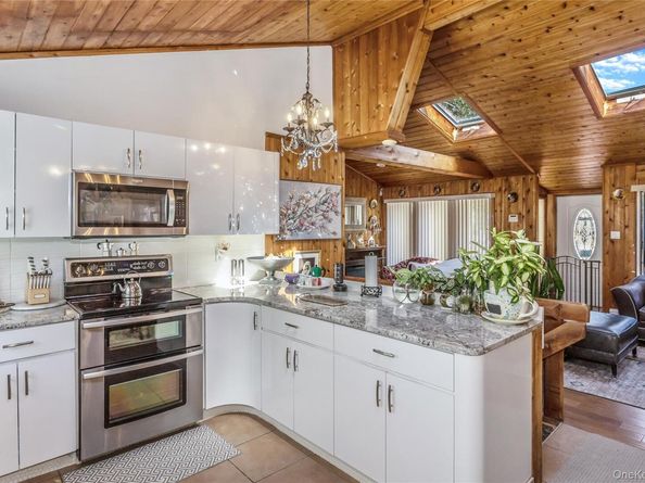 28 Roberts Road W, Shirley NY 11967