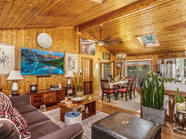 28 Roberts Road W, Shirley NY 11967