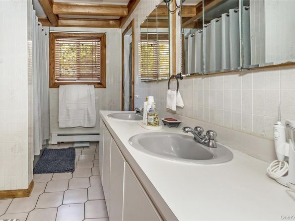 28 Roberts Road W, Shirley NY 11967