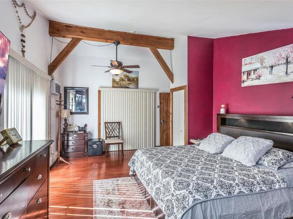 28 Roberts Road W, Shirley NY 11967