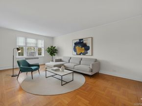 5 Midland Gardens 3M, Bronxville NY 10708