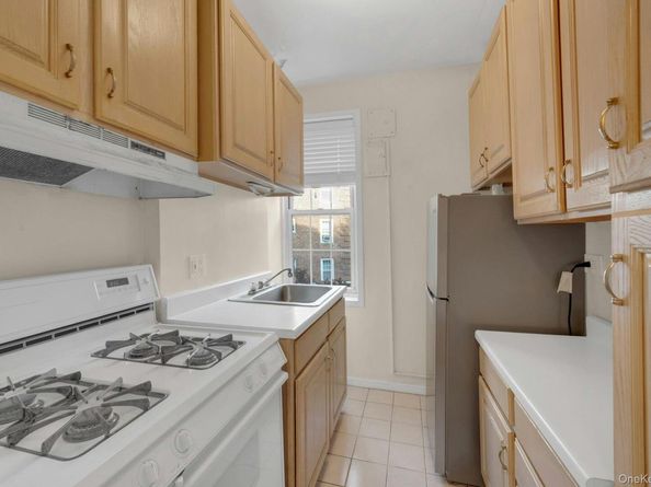 5 Midland Gardens 3M, Bronxville NY 10708