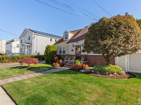 165 Lenox Avenue, Uniondale NY 11553