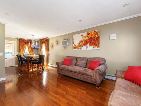 165 Lenox Avenue, Uniondale NY 11553