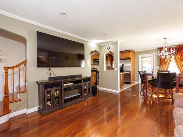 165 Lenox Avenue, Uniondale NY 11553