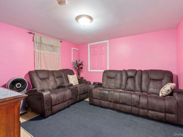 165 Lenox Avenue, Uniondale NY 11553