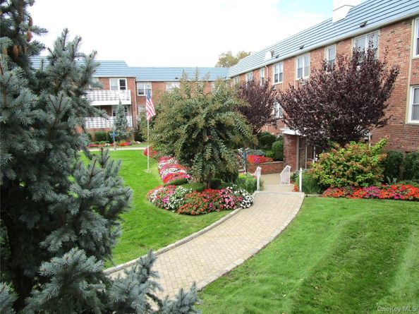 75 Noble Street 126, Lynbrook NY 11563