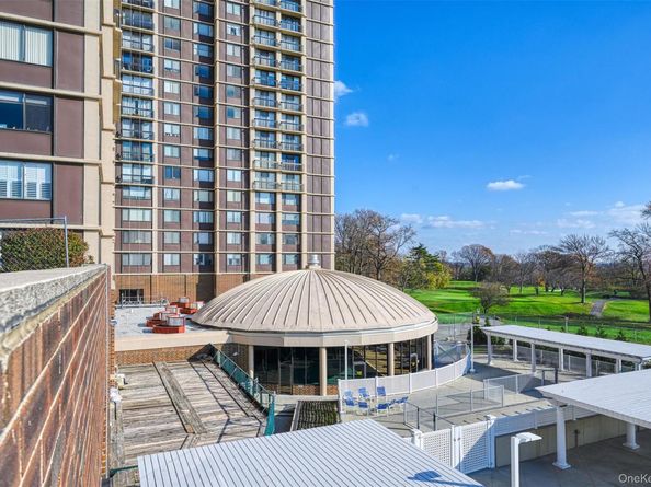 269-10 Grand Central Parkway 30N, Floral Park NY 11005