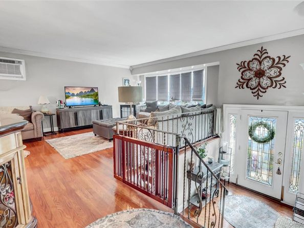 2573 Harvard Lane, Seaford NY 11783