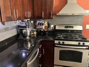 19 Tatterson Street, Roslyn NY 11576