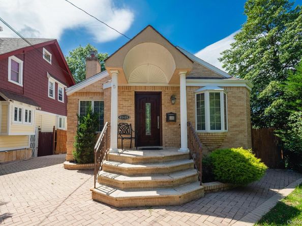41-16 249th Street, Little Neck NY 11363