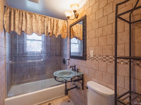 41-16 249th Street, Little Neck NY 11363