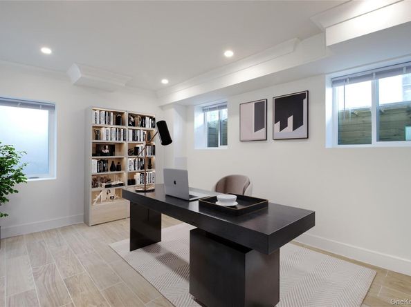 46 Linwood Road N, Port Washington NY 11050