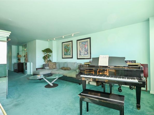61-20 Grand Central Parkway C 306, Forest Hills NY 11375