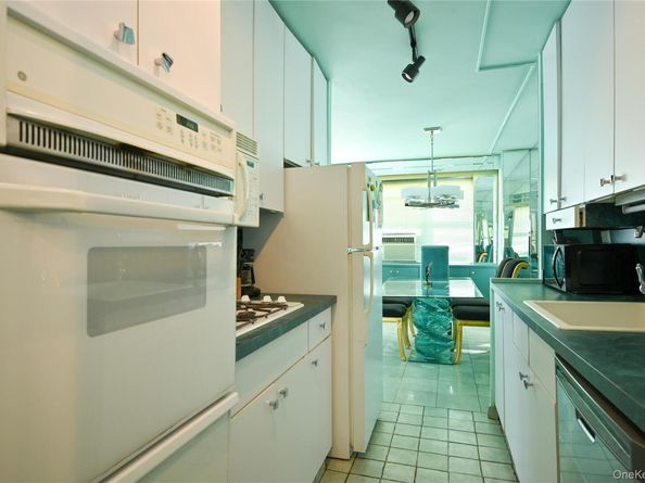 61-20 Grand Central Parkway C 306, Forest Hills NY 11375