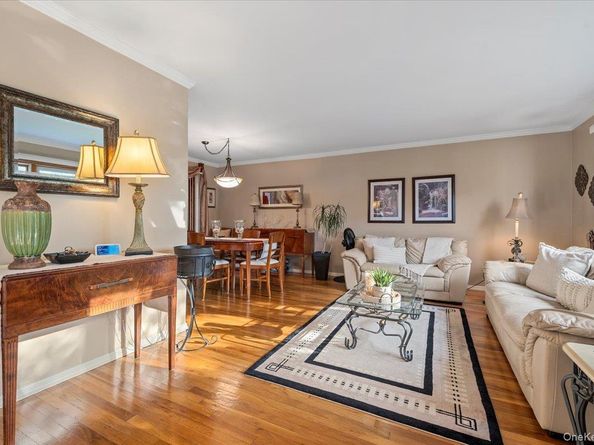 86 Caffrey Avenue, Bethpage NY 11714