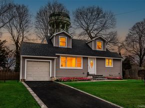 6 Grand Haven Court, Commack NY 11725