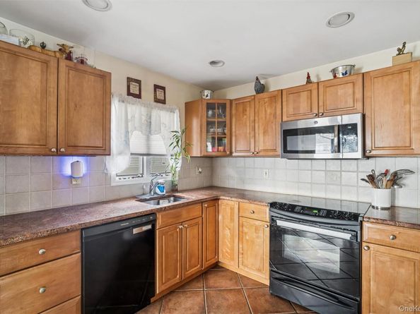 29 Lexington Avenue, West Babylon NY 11704