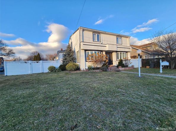 883 McKenna Avenue, Baldwin NY 11510