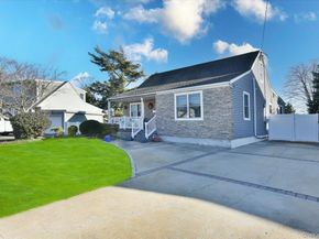 24 Arlyn Drive E, Massapequa NY 11758